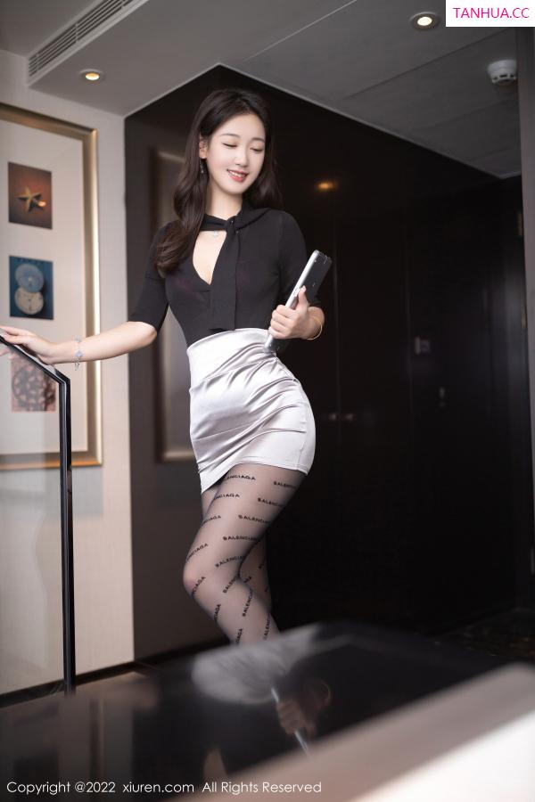 唐安琪  [XiuRen]高清写真图 2022.11.21 No.5887 唐安琪 黑丝短裙第3张图片